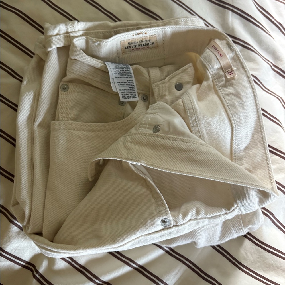 Levi’s Baggy Dad Jeans in Off White 28